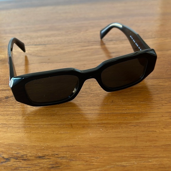 Authentic Prada cat eye sunglasses ~ no flaws - Picture 4 of 7